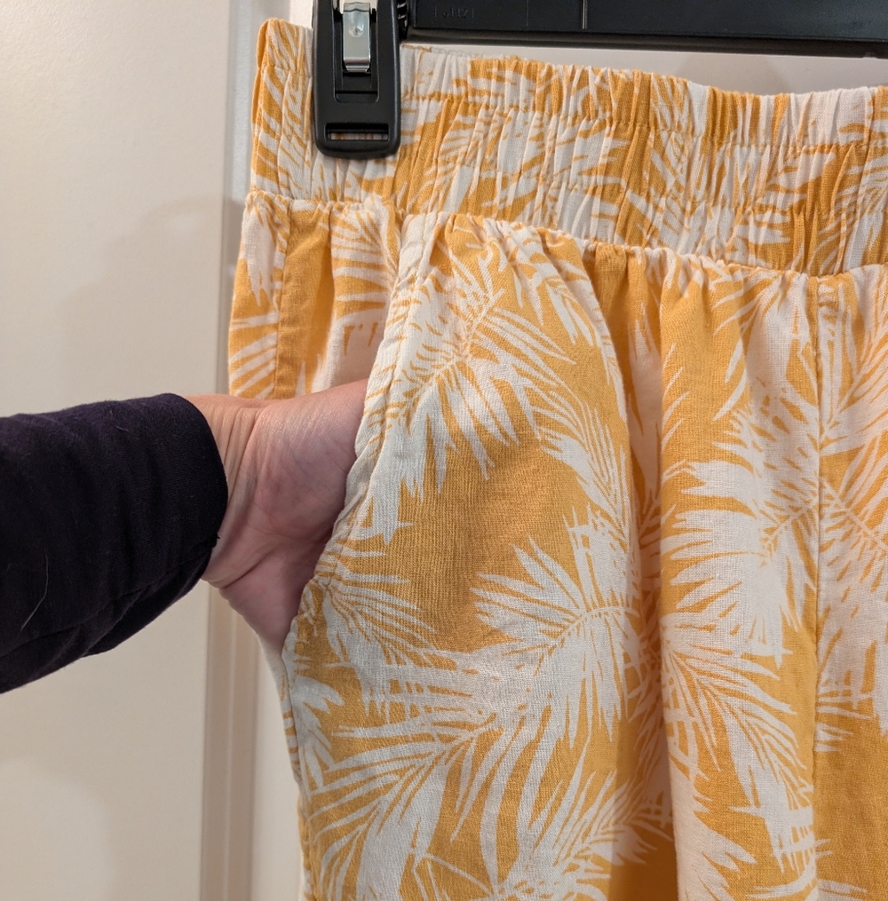 Panama Jack Wide Legged Cropped Linen/Rayon Pants - Picture 3 of 10